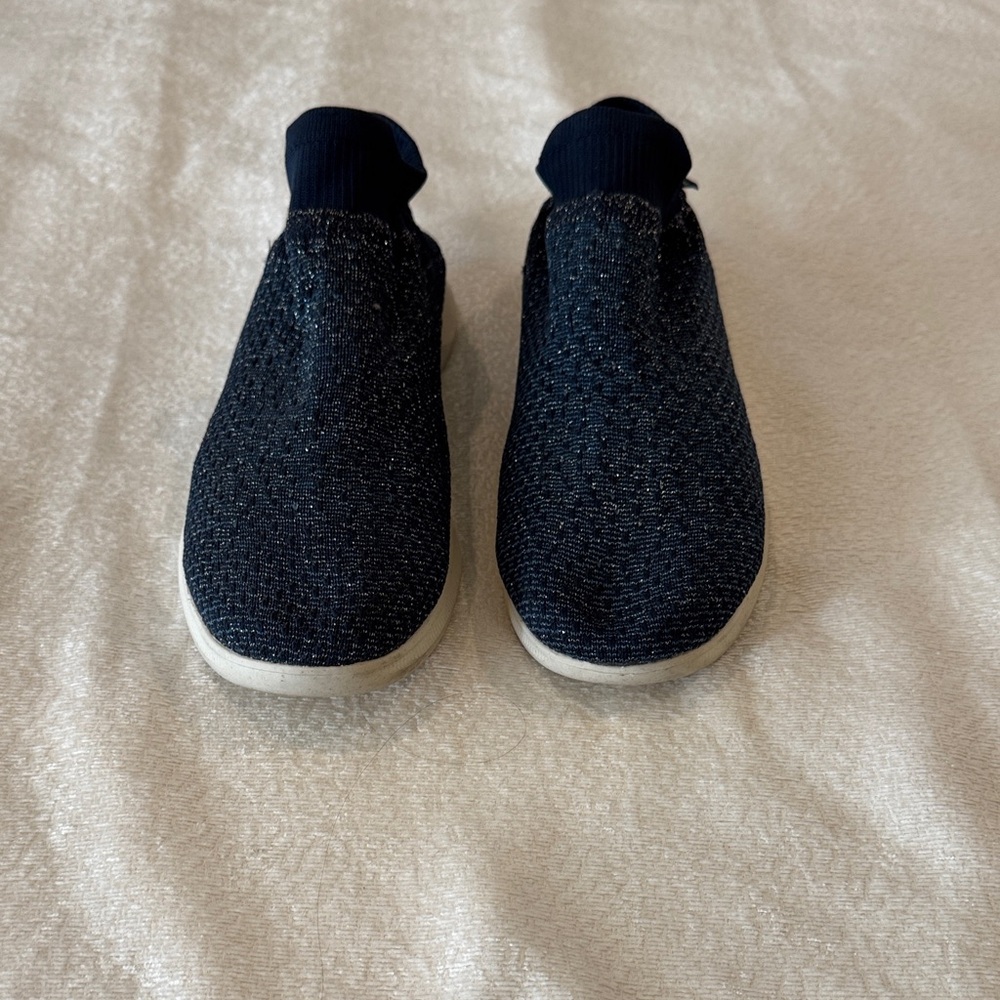 Women’s Size 10 Skechers Navy Blue Slip-On Sneakers